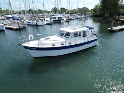 2000 Hardy Commander 32 Boat for Sale in Chichester Marina 2