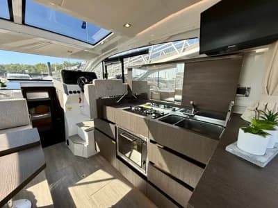 2025 Sealine C335 Boat for Sale in Hamble-le-Rice 2