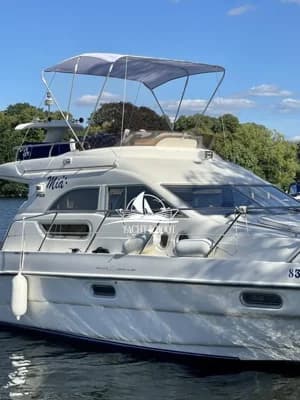 Sealine F330 2