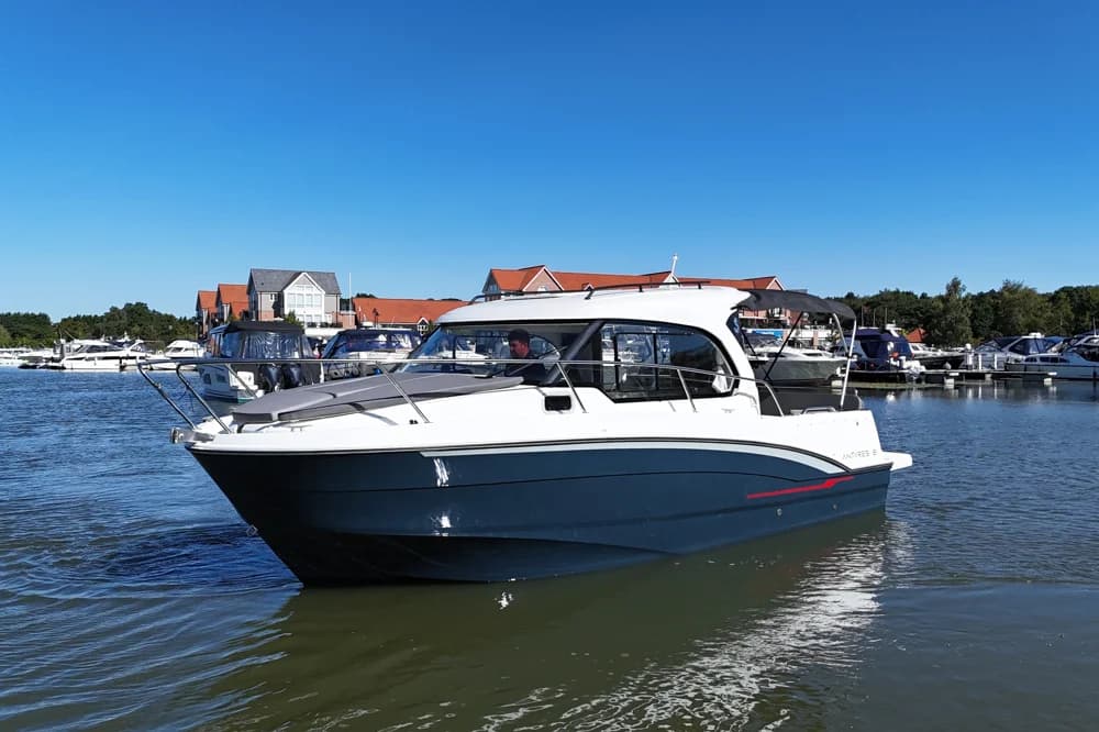 2023 Beneteau Antares 8 | 27 ft