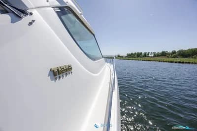 Tiara Yachts 4300 Sovran 3