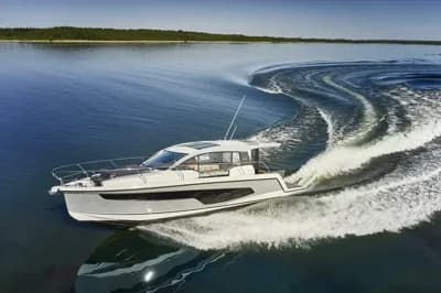 2027 Sealine C335 Boat for Sale in Chertsey 2