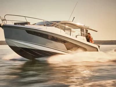 2027 Sealine C335 Boat for Sale in Hamble-le-Rice 2