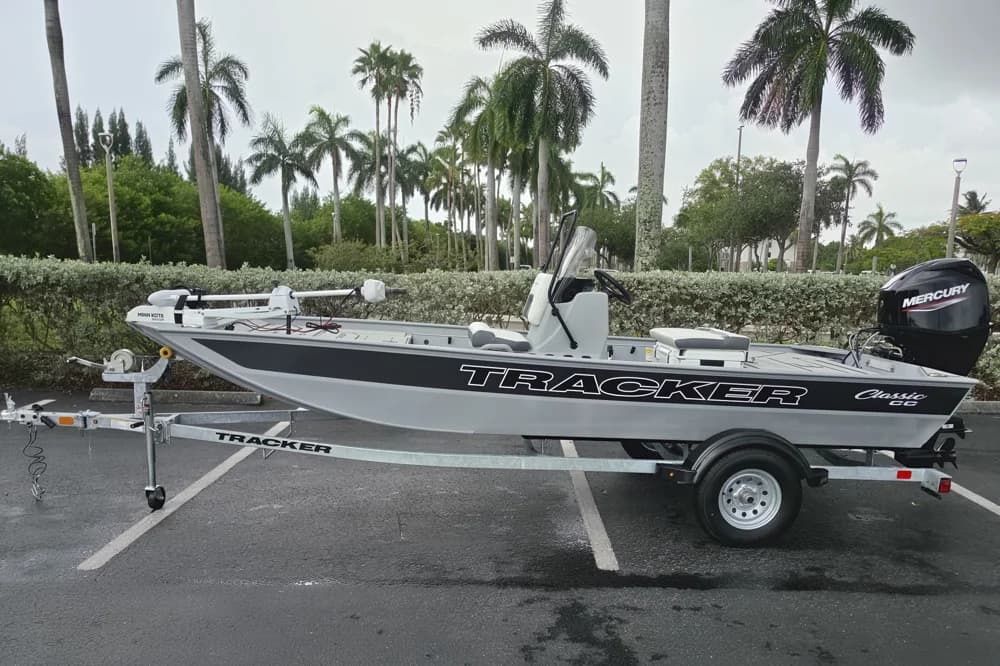 2026 Tracker Bass Tracker Classic CC