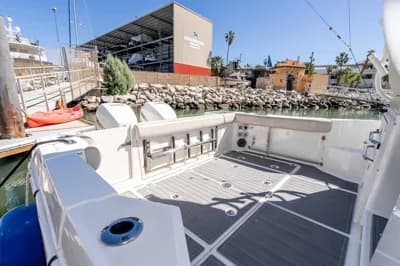 2021 Boston Whaler 325 Conquest 3