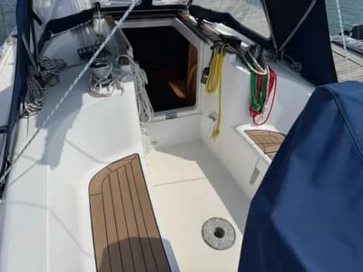 2000 Jeanneau Sun Odyssey 32.2 Boat for Sale in Chichester 3