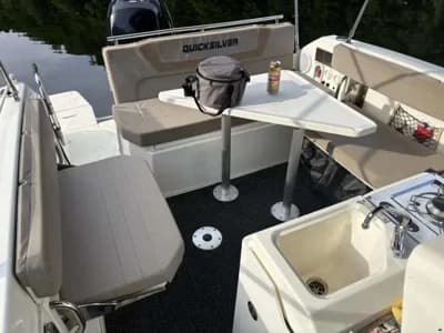 Quicksilver Activ 805 Open 3