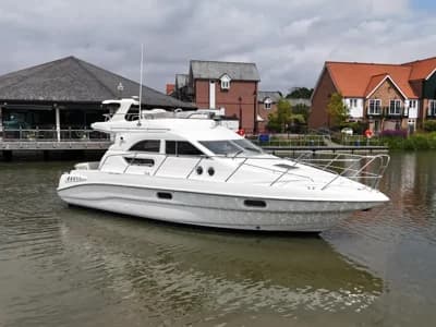 2002 Sealine F33 Boat for Sale in Lincoln 2