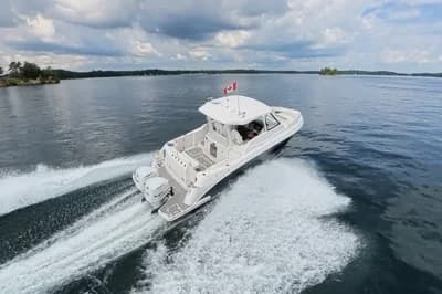 2020 Regal 33 SAV | 33.9 ft 2