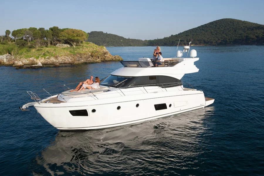 2019 Bavaria Virtess 420 Fly | 42 ft