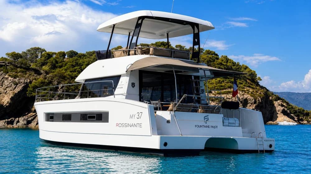 2017 Custom Fountaine Pajot MY 37
