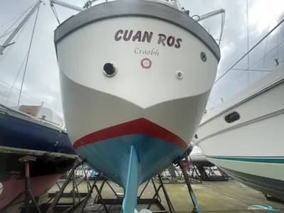 Sovereign 32 Deck Saloon 2