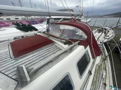 Sovereign 32 Deck Saloon 4