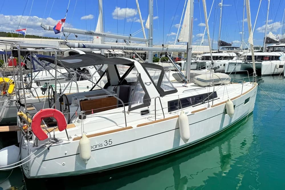 2016 Beneteau Oceanis 35 | 11m