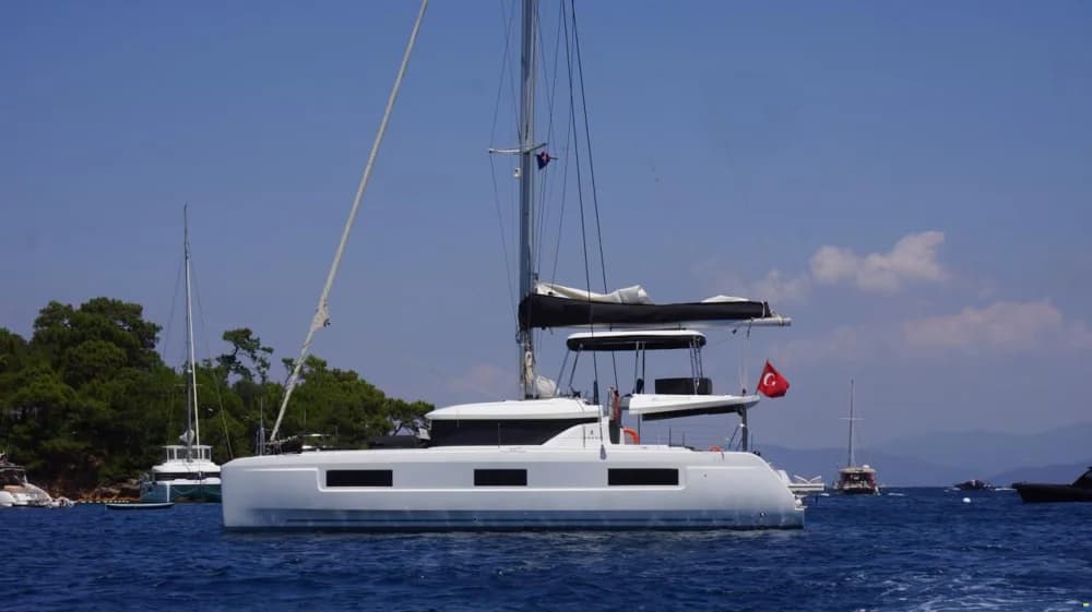 Lagoon 46 FLY