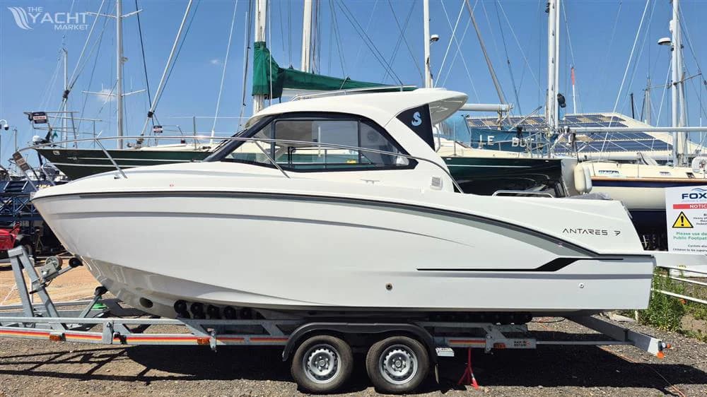 Beneteau Antares 7 OB V2
