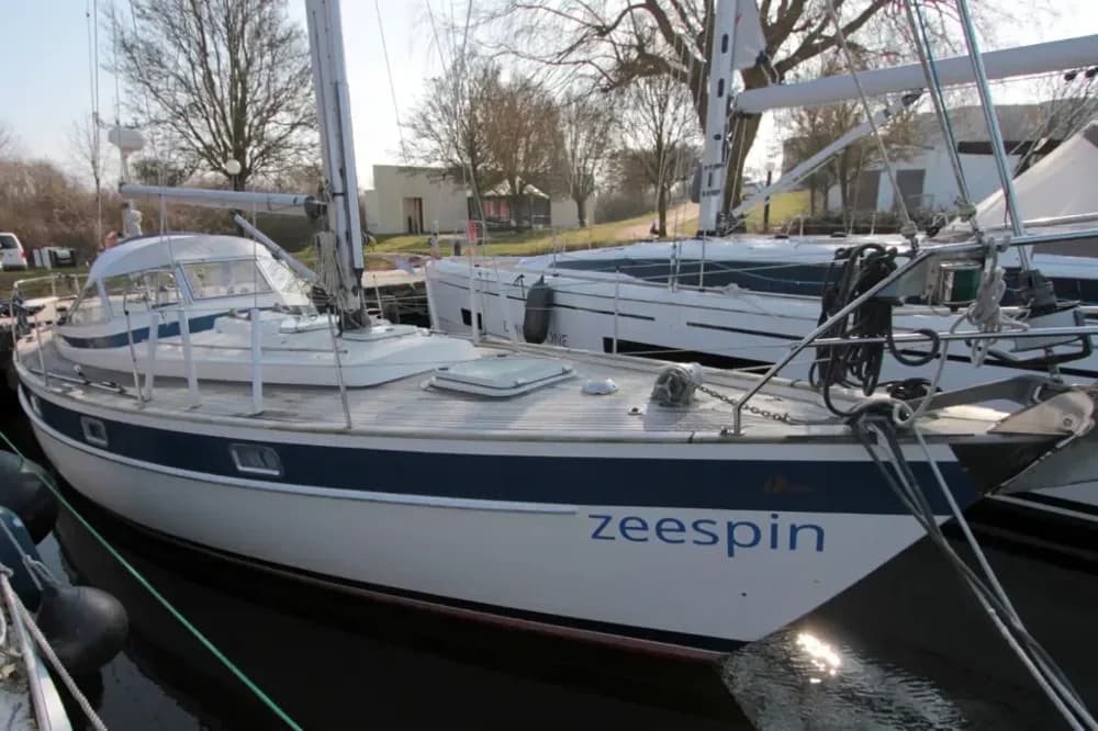 1988 Hallberg-Rassy 352 Boat for Sale in Makkum