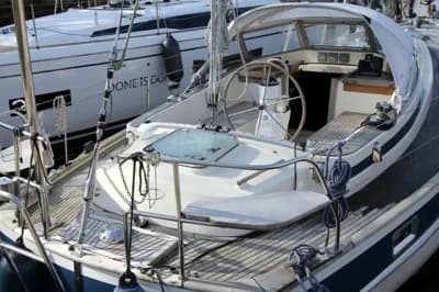 1988 Hallberg-Rassy 352 Boat for Sale in Makkum 2