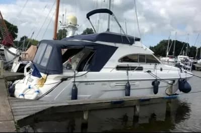 1993 Sealine 350 Flybridge Boat for Sale in Warns 2