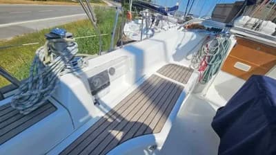2003 Beneteau Oceanis Clipper 423 Boat for Sale 3