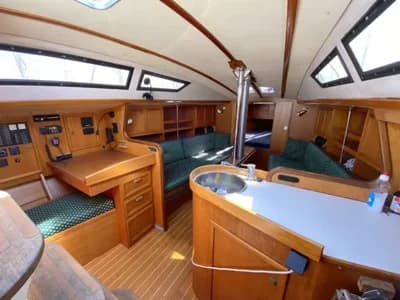 1986 Jeanneau Selection 37 Boat for Sale in Hellevoetsluis 3