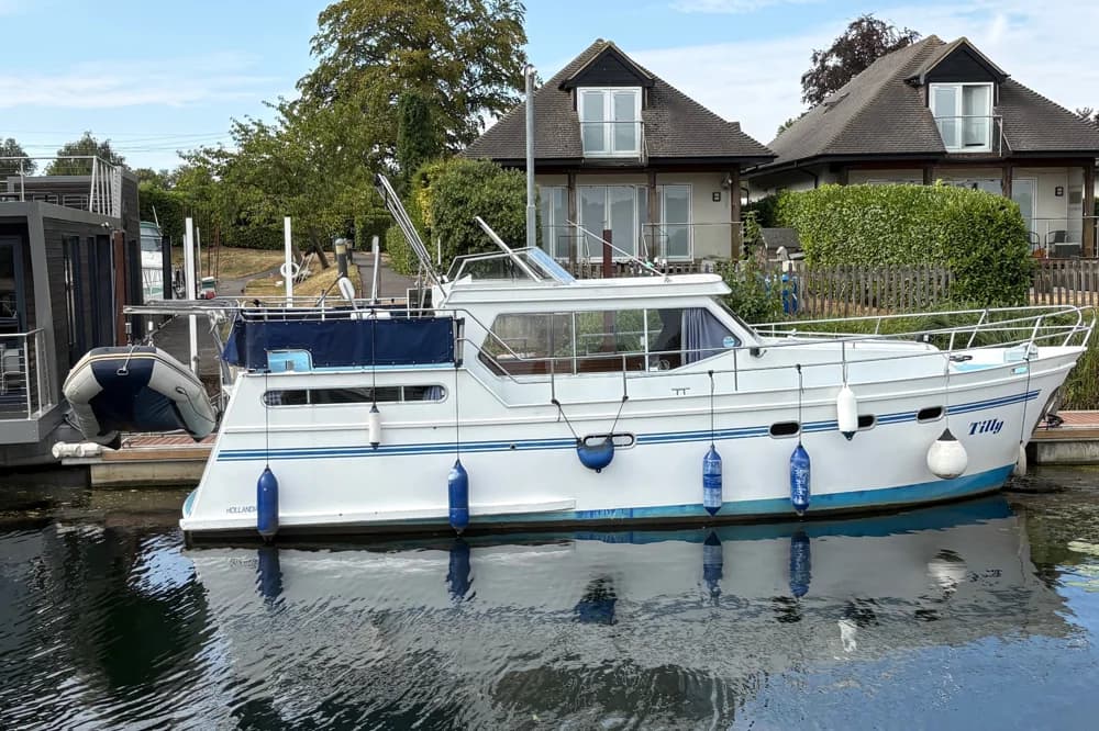 1996 Hollandia 10.50 SL Dutch Steel Motor Cruiser | 11m