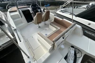 Quicksilver Activ 755 Sundeck 2