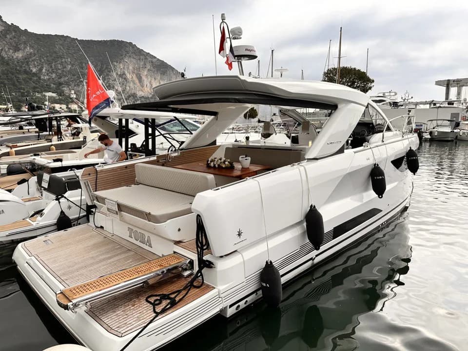 2025 Jeanneau DB 43