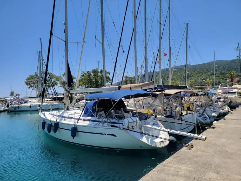 2003 Bavaria 38 Cruiser Boat for Sale in Leros