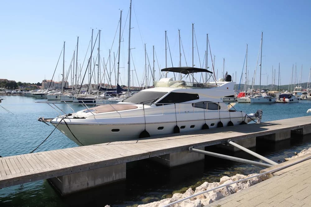 FERRETTI 480