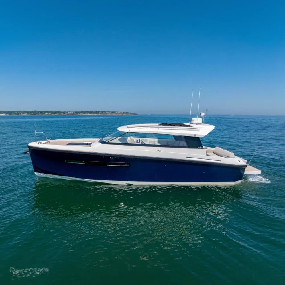 2023 Delta Powerboats 33 Coupe