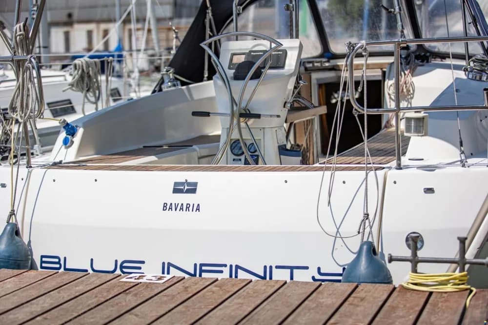Bavaria CRUISER 32 - 2011
