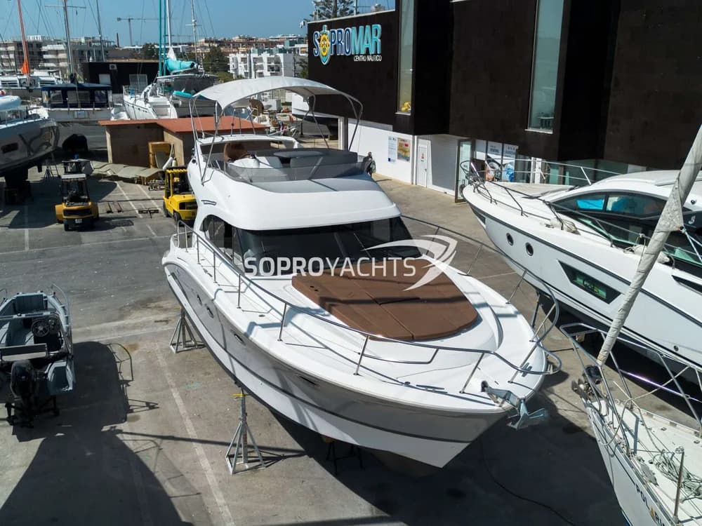 Bénéteau Antares 42