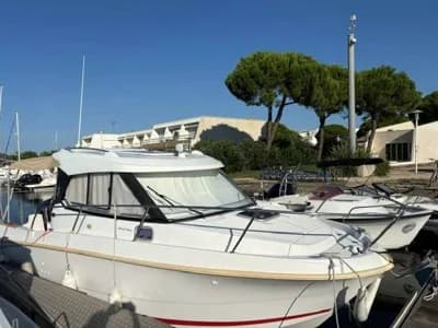 Bénéteau Antares 780 2