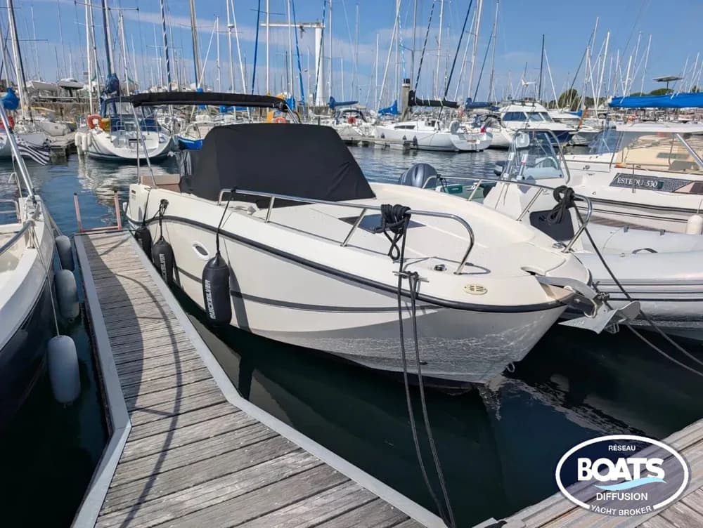 Quicksilver Activ 755 Sundeck