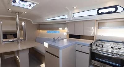Beneteau Oceanis 34.1 5