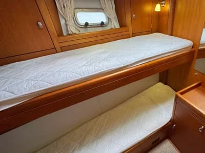 2006 Oyster 49 Boat for Sale in Hamble-le-Rice 3