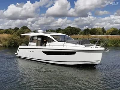 Sealine C330 2