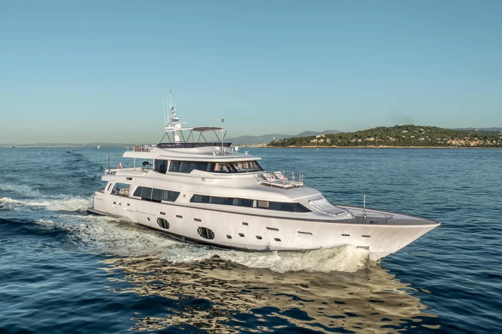 2013 Custom Line Navetta 33 | 33m