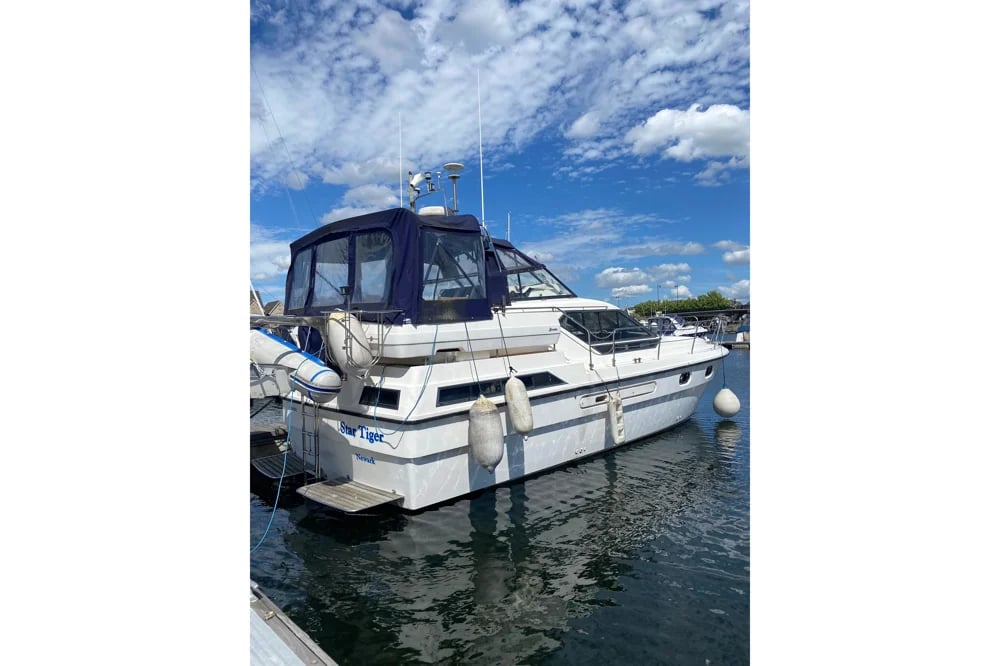Broom 37 2