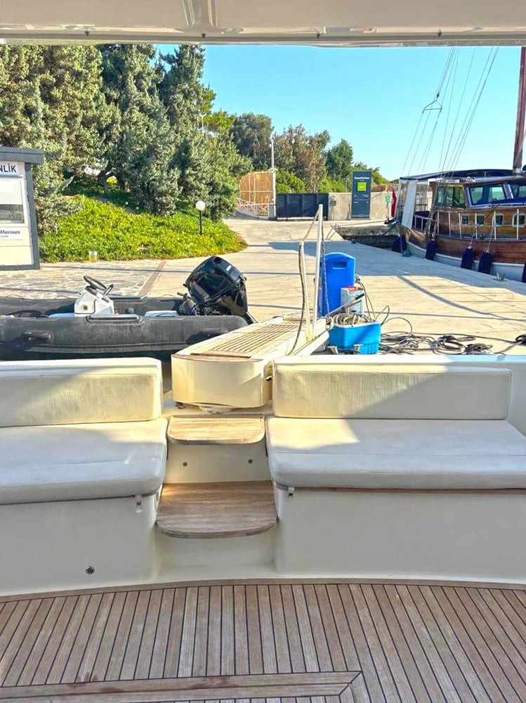 Ferretti Yachts 530 2