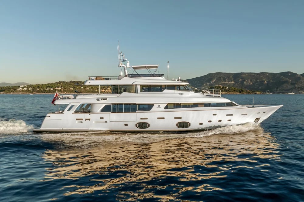 Custom Line Navetta 33 2