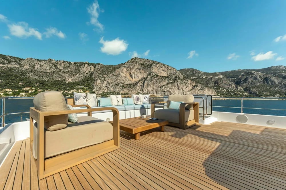 Custom Line Navetta 33 3