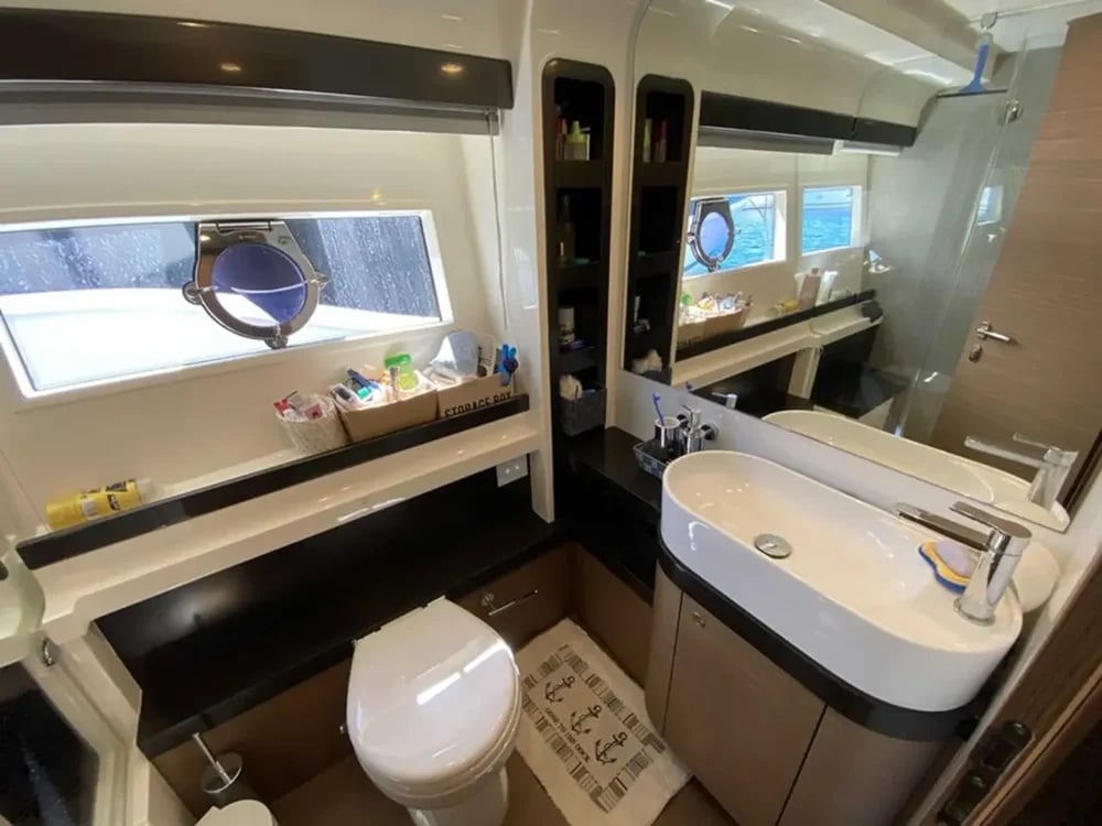 2016 Ferretti Yachts 550 Boat for Sale 3