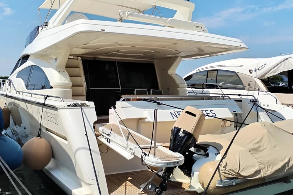 Ferretti Yachts 681