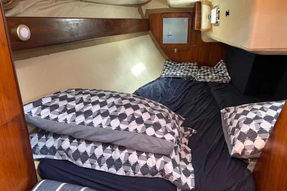 1985 Beneteau First 325 | 32.5 ft 3