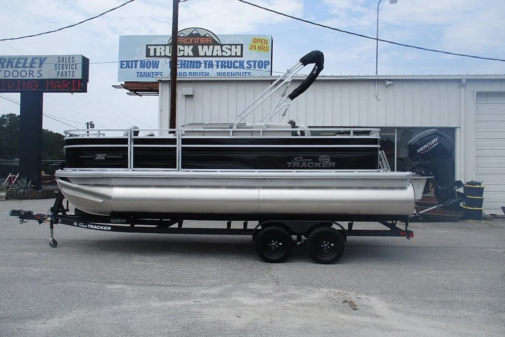 2027 Sun Tracker Fishin' Barge 20 DLX