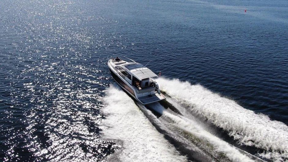 2023 Sealine C335 | 33.8 ft