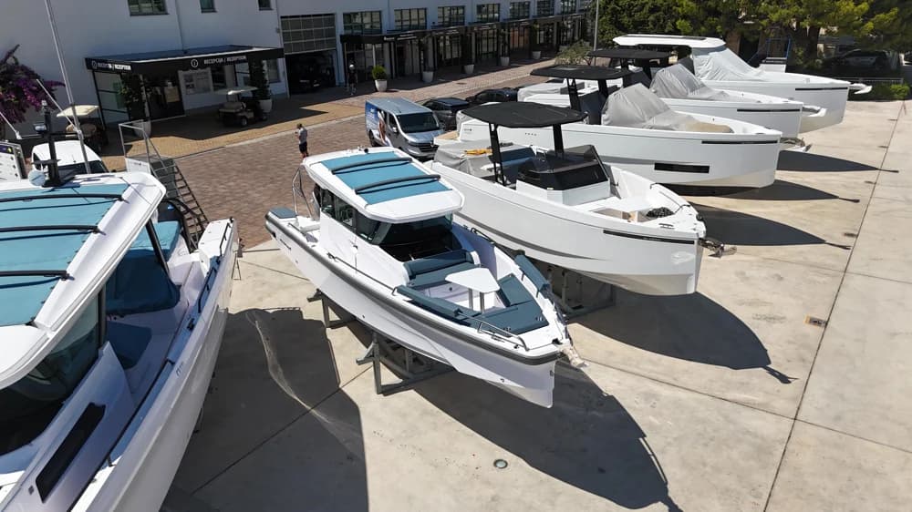 2024 Axopar 29 XC Cross Cabin | 30.8 ft