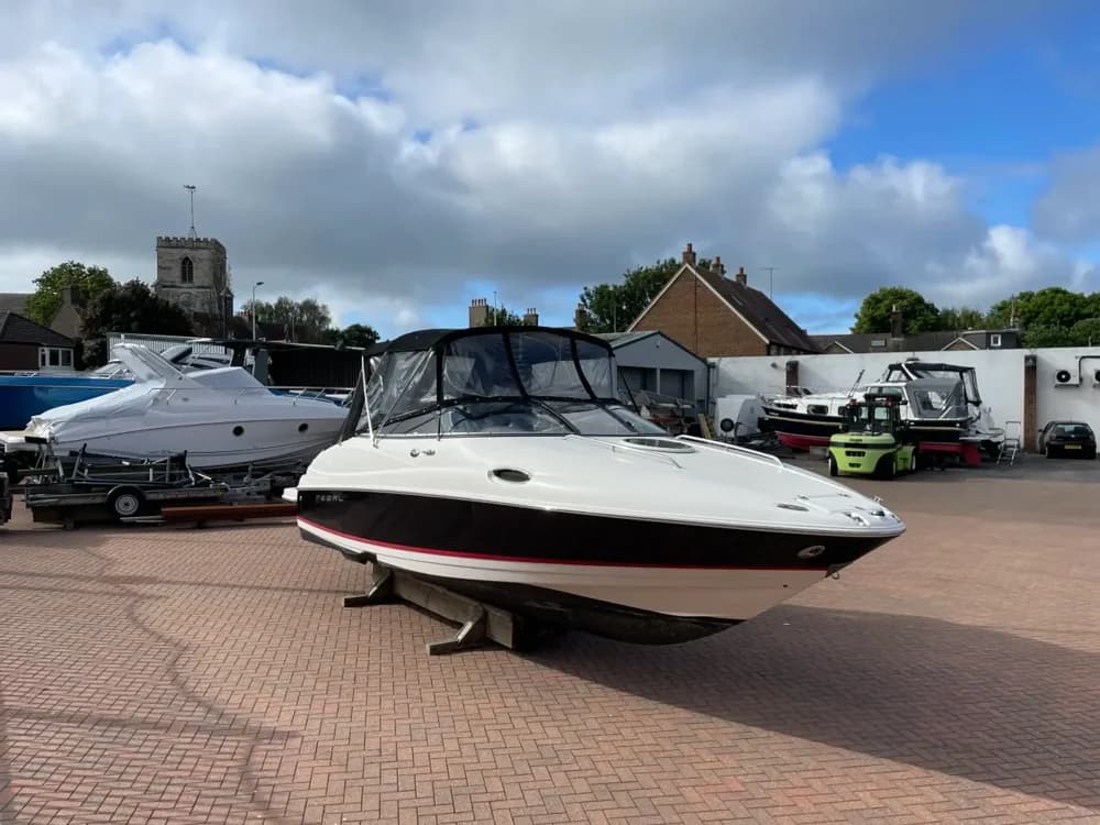 2005 Regal 2450 Cuddy Boat for Sale in Poole